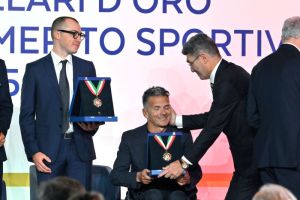 collari d oro foto mezzelani gmt137b048ecae7c9d513f1f06dee5e3e634