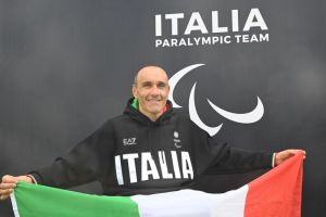 cerimonia consegna bandiera e9733d8122adeda6c6d444b951bae48154