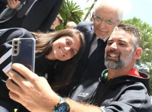 cerimonia consegna bandiera 13b53a583252411e994c9296b9172f9a3