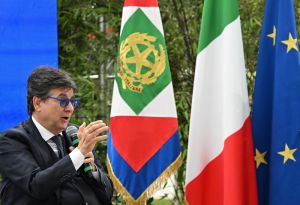 cerimonia consegna bandiera b29cf1e23efdf17349b86d8725b235d923