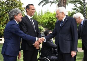 cerimonia consegna bandiera 9fb74714bcf564c41d3b3145677bcf73