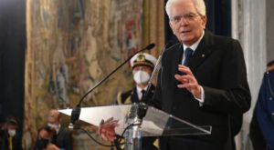 mattarella bandiera b05e63098f8c4511333efac77185f98899