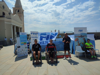 NUOTO - Mauro Scarpa trionfa al Miglio Marino di Caorle