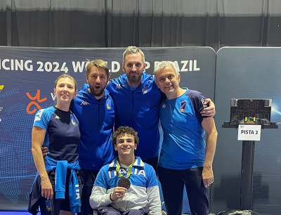 Coppa del mondo scherma, Michele Massa si prende bronzo e pass per Parigi 2024