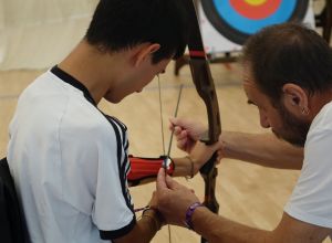 Istruttore e allievo tiro con l'arco