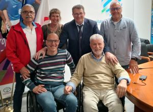foto di gruppo di Vilnai con delegati e Presidente Giorgi