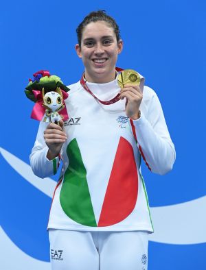 Nuoto GILLI ORO 4 100 donne PhBizzi  CIP  ABI_9601