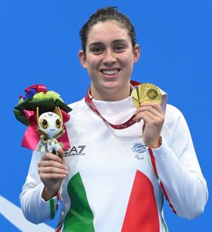 Nuoto GILLI ORO 4 100 donne PhBizzi  CIP  ABI_9603