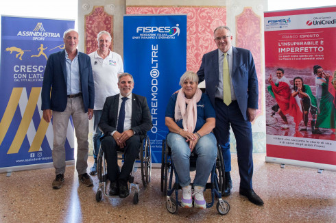 Le autorità alla conferenza stampa Le autorità alla conferenza stampa