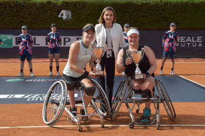Tennis in carrozzina: doppietta di De Groot e Hewett