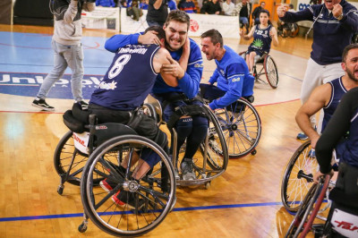 Basket in carrozzina: l'Amicacci alza la prima Supercoppa della propria storia