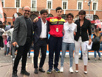 L' assessore jesino Ugo Coltorti ha premiato i nostri DUE ATLETI Bianca Mari...