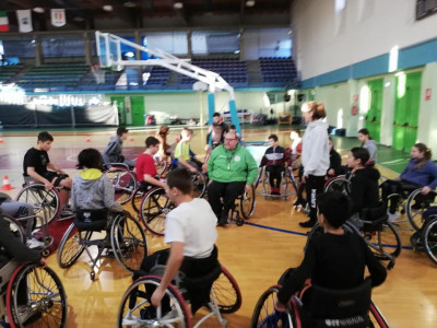 Entra nel vivo il progetto “Ruote a Canestro”.
