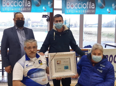 RICONOSCIMENTO – Il sacilese Bellina premiato dalla Bocciofia Spilimber...
