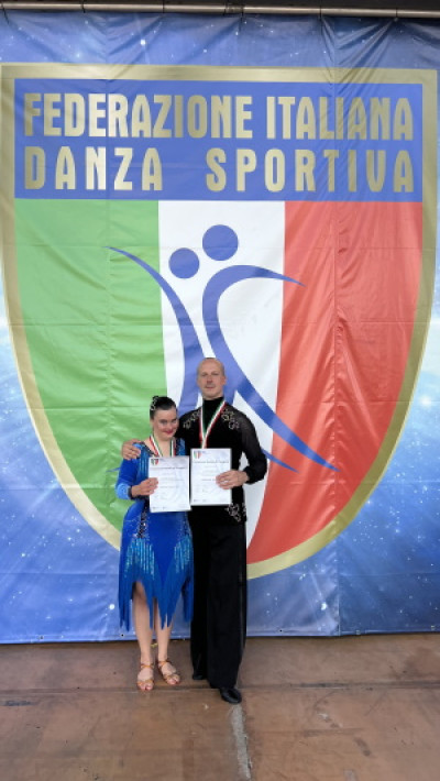 DANZA SPORTIVA – La coppia Valentina Cepak e Vittorio Govi è Med...