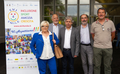 Il direttivo di Skismile con il presidente del Cip Trento Massimo Bernardoni Il direttivo di Skismile con il presidente del Cip Trento Massimo Bernardoni