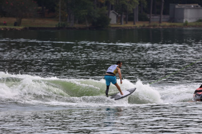 Wakesurf: il villacidrese Fabio Secci vice campione mondiale adaptive standin...