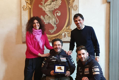 Il pilota disabile Gianluca Tassi premiato dal Comune di Perugia