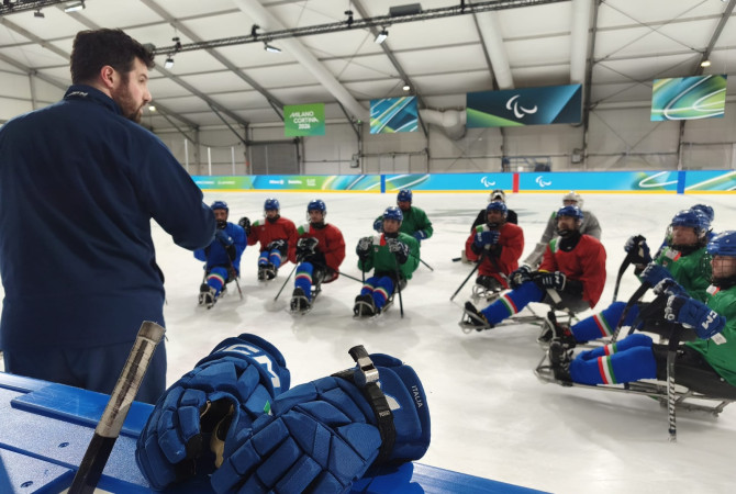 Para ice hockey: primo allenamento alla Santagiulia Ice Hockey Arena 