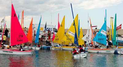 Fantastiche giornate di vela a Porto San Giorgio. Timonieri ed accompagnatori...