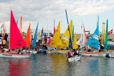 Fantastiche giornate di vela a Porto San Giorgio. Timonieri ed accompagnatori...