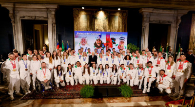 La riconsegna della Bandiera di Milano Cortina da parte degli atleti olimpici...