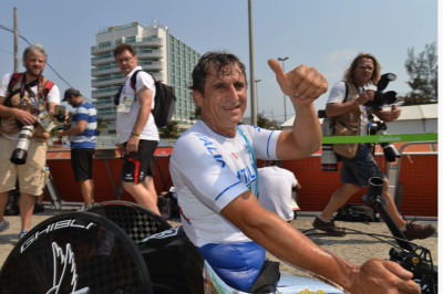 Ciclismo: argento per Alex Zanardi nella road race H5