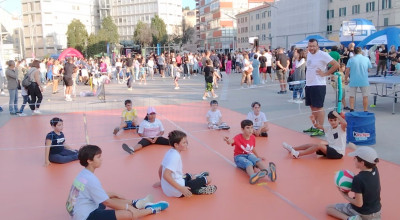 Prove di sitting volley in Piazza Pertini
